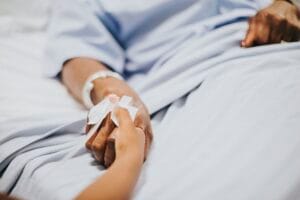 Refractaire symptomen zijn klachten die niet of niet voldoende verbeteren ondanks dat er optimale behandeling is ingezet.