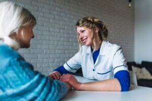 De e-learning Medisch B1 is door V&VN geaccrediteerd voor 3 punten. Leer medische informatie begrijpelijk uitleggen aan patiënten.
