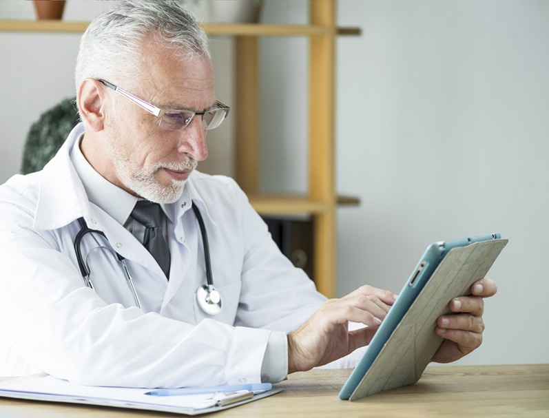 Bekijk hoe De Hulpdokter medische teksten voor Ipsen en Informed herschreef naar begrijpelijke taal op B1-niveau voor patiëntanimaties.